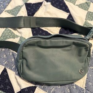 LULULEMON EVERYWHERE BELT BAG 1L